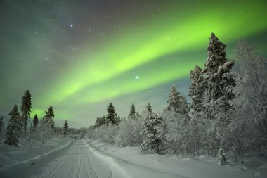 Aurora borealis kış manzara, Fin L aracılığıyla bir parça üzerinde