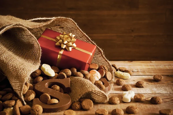 Bag with treats, for traditional Dutch holiday 'Sinterklaas' — стокове фото