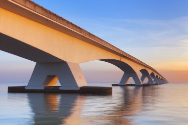 Zeeland, Hollanda gündoğumu, Zeeland Bridge'de