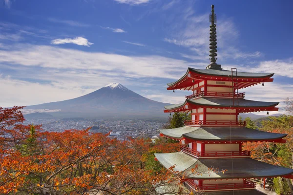 เจดีย์ Chureito และภูเขาไฟฟูจิ ประเทศญี่ปุ่นในฤดูใบไม้ร่วง — ภาพถ่ายสต็อก
