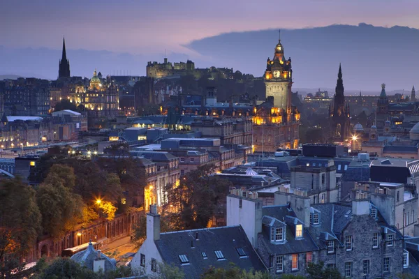 Skyline в Эдинбурге, Шотландия от Calton Hill в ночное время — стоковое фото