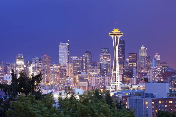 Space Needle e skyline di Seattle, Washington, USA di notte — Foto Stock