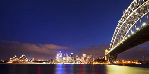 Harbour Bridge och Sydney skyline, Australien på natten — Stockfoto