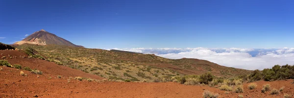 Monte Teide picco su Tenerife sopra le nuvole — Foto Stock
