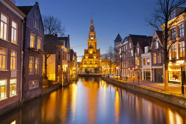 Stadt Alkmaar, die Niederlande bei Nacht — Stockfoto