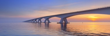 Zeeland, Hollanda gündoğumu, Zeeland Bridge'de