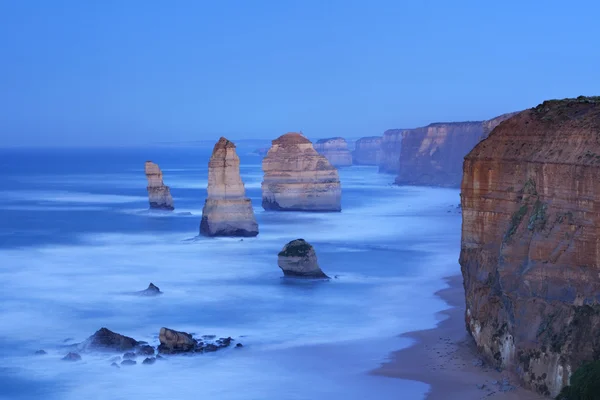 Двенадцать Апостолов на Great Ocean Road, Австралия на рассвете — стоковое фото