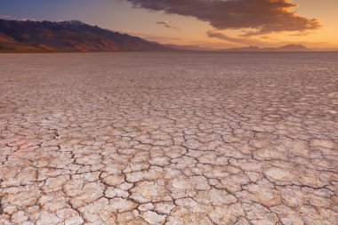 Uzaktan Alvord çöl, Oregon, ABD gündoğumu kırık dünya