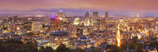 Skyline di Montreal, Quebec, Canada dal Monte Reale di notte — Foto Stock