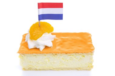Turuncu tompouce, geleneksel Hollanda pasta, üzerinde beyaz izole