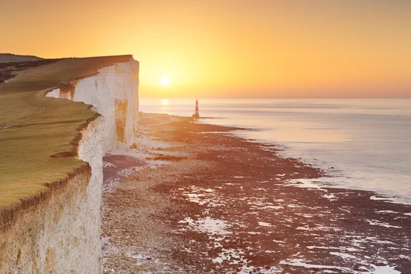 Východ slunce nad Beachy Head, na jižním pobřeží Anglie — Stock fotografie