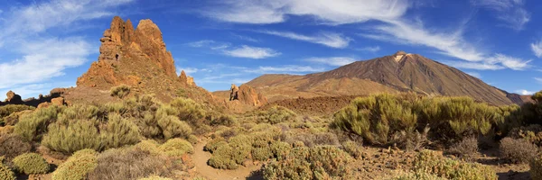 Formazioni rocciose nel Parco Nazionale del Teide a Tenerife — Foto Stock
