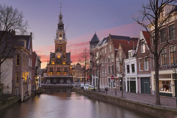 Pôr do sol sobre a cidade de Alkmaar, Países Baixos — Fotografia de Stock