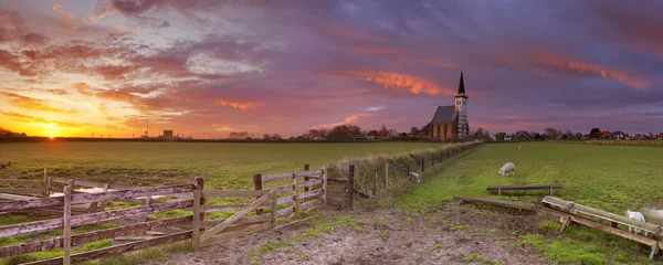 Igreja de Den Hoorn na ilha de Texel nos Países Baixos — Fotografia de Stock