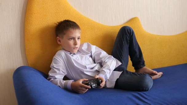 kid playing xbox