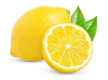 Yapraklı limon meyvesi. Beyaz arka planda yaprakları olan bir buçuk limon. Limonlar izole edilmiş. - Evet. Yüksek kalite fotoğraf