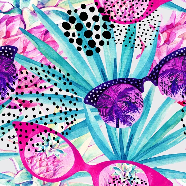 Palmiye ağacı, fan palmiye yaprağı ve ananas ile güneş gözlüğü.