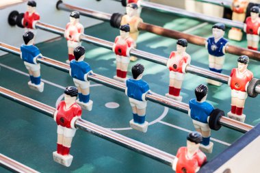 renkli tablo futbol oyun genç oyuncular ile