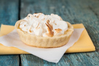 eski ahşap zemin üzerine beze hava ile limon ekşi