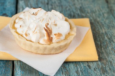 eski ahşap zemin üzerine beze hava ile limon ekşi