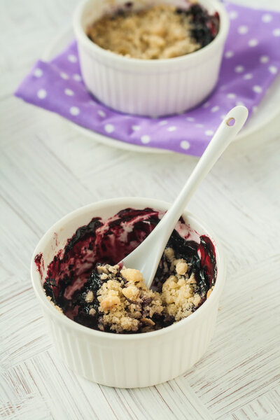 Blueberry crumble, pie, in a small dish