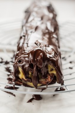 Limon sulanan Kürt koyu çikolata ile çikolata nağmeleme