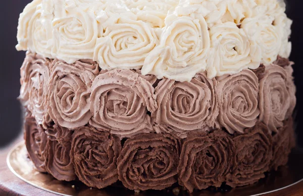 Birthday cake decorated with three chocolate cream roses — Stock Photo, Image