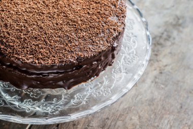 Festival camına büyük çikolatalı kek standı