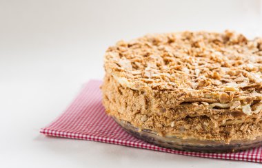 pasta Napolyon beyaz bir arka plan üzerinde yuvarlak