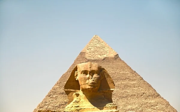 Les pyramides et le sphinx à Gizeh. L'Egypte. Septembre 2008 — Photo