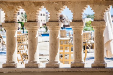 Arapça tarzı Restoran tabloda görünür sütunlar boyunca