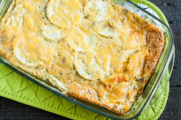 Casseruola di zucchine zucca in una forma di vetro — Foto Stock