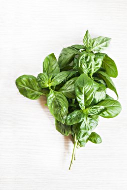 demet fesleğen yalan bir ahşap masa arka plan üzerine