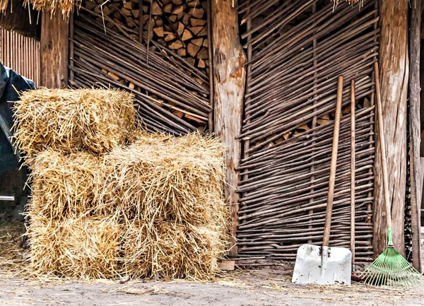 Folded hay and shovel in the yard — Stock Photo, Image