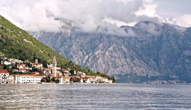 küçük bir kasaba olan Karadağ Kotor Körfezi