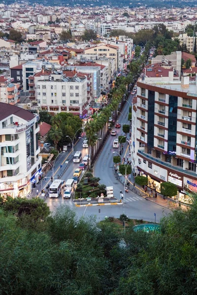 Panarama Manavgat, Turcja o zachodzie słońca. Widok z tarasu widokowego — Zdjęcie stockowe