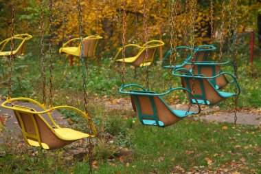 Sonbahar Park büyük çocuk salıncaklar
