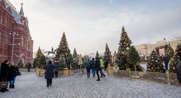 Weihnachtsbaum Auf Dem Roten Platz Und Beleuchtetes Gebäude Des Gum — Stockfoto