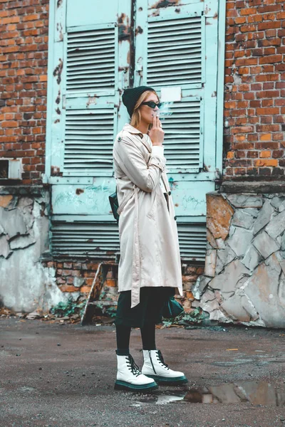 Young Stylish Woman Wearing Long Beige Coat White Boots Black — Stock Photo, Image