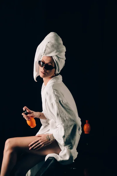Skin Care Woman Sunglasses Sitting Edge Black Bath Applying Cream — Stock Photo, Image