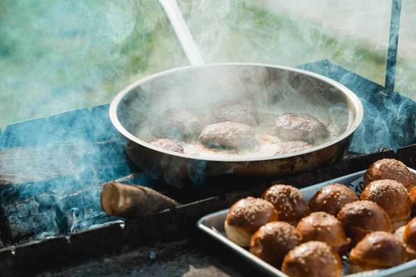 Rind Und Schweinepatty Für Burger Kochschnitzel Auf Mangal Hackfleisch Grillen — Stockfoto