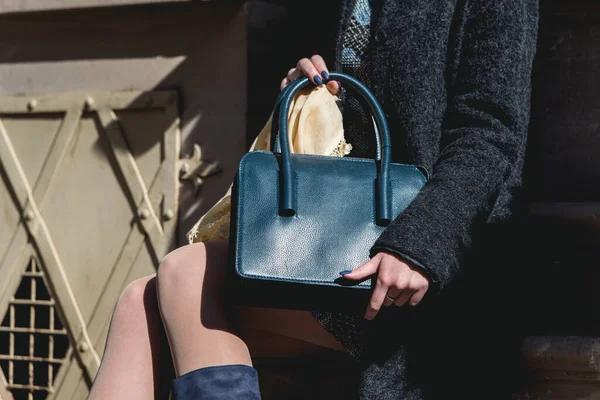 Stylish fashionable woman in dress with blue leather bag on the street. Winter fashion look. — Stock Photo, Image