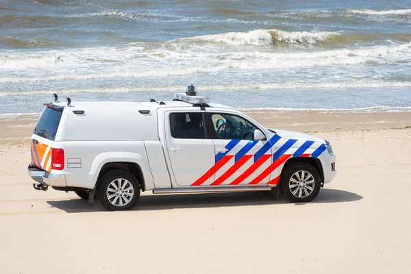 Praia de Zandvoort, Holanda, surfe veículo salva-vidas na praia — Fotografia de Stock