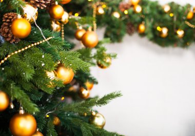 Noel ağacı ve Noel süslemeleri. Kopya alanı