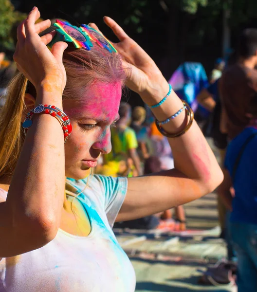 Portrait of young blondy girl on holi color festival — ストック写真