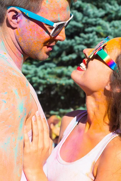 Portrait of happy couple in love on holi festival — ストック写真