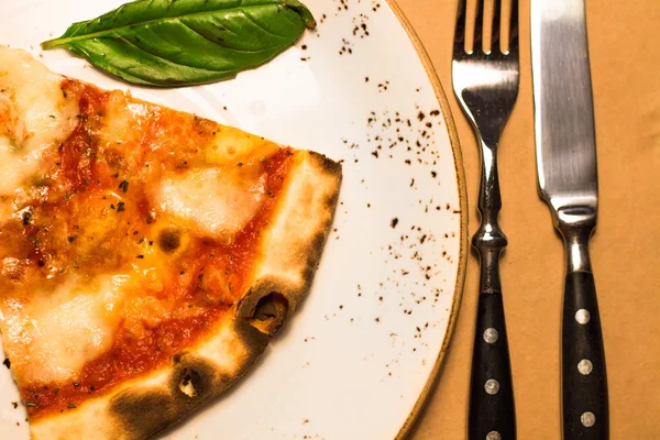 Original italian Pizza Margherita with cheese and tomato sauce — Zdjęcie stockowe
