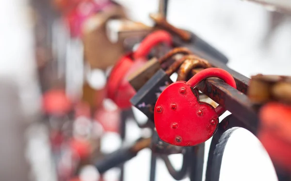 Many love padlocks, heart shaped, close up on a blurred backgrou — Stock Photo, Image