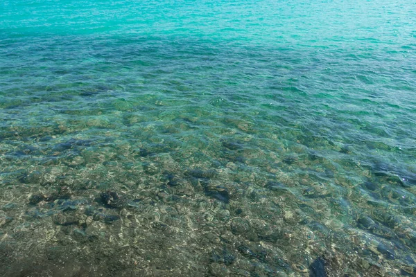 Μια Εικόνα Γαλαζοπράσινης Θάλασσας Που Είναι Τόσο Καθαρή Που Μπορείτε — Φωτογραφία Αρχείου