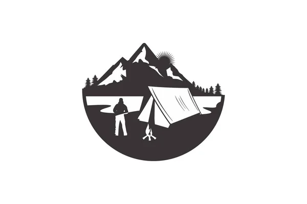 野营和探险标志设计模板的创意图形矢量 — 图库矢量图片